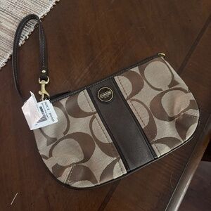 F49518 COACH SIGNATURE WRISTLET large stripe nwt